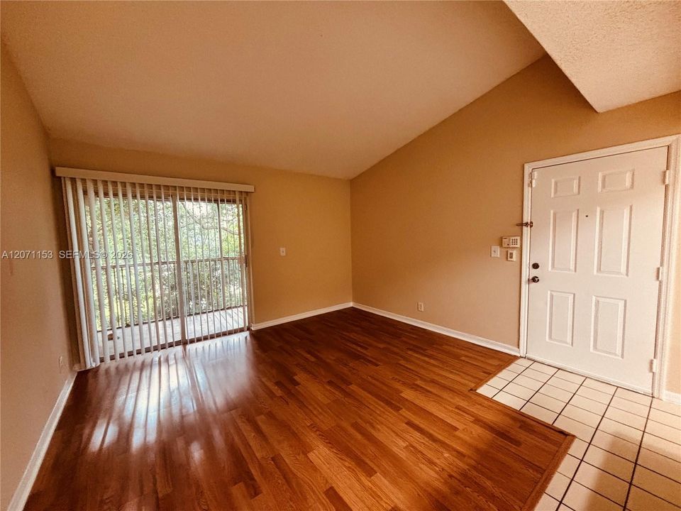 For Rent: $1,500 (1 beds, 1 baths, 633 Square Feet)