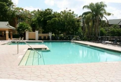 For Rent: $1,500 (1 beds, 1 baths, 633 Square Feet)