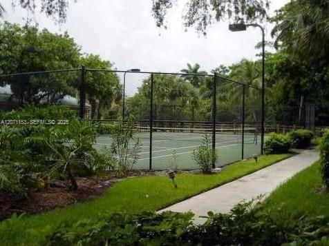 For Rent: $1,500 (1 beds, 1 baths, 633 Square Feet)