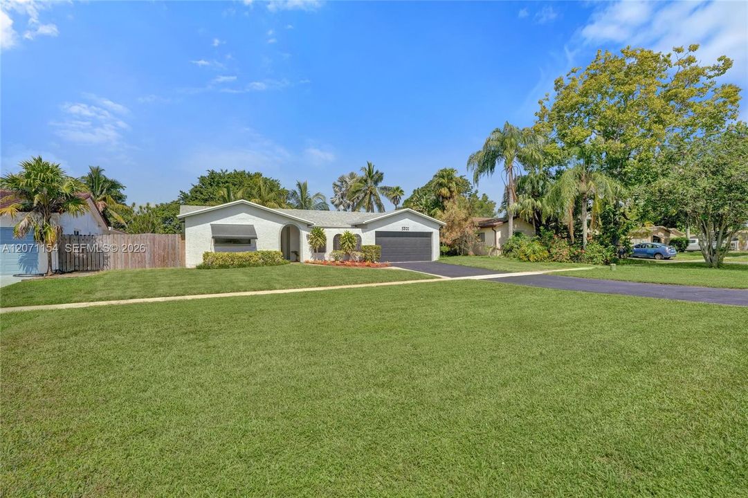 For Sale: $600,000 (3 beds, 2 baths, 1990 Square Feet)