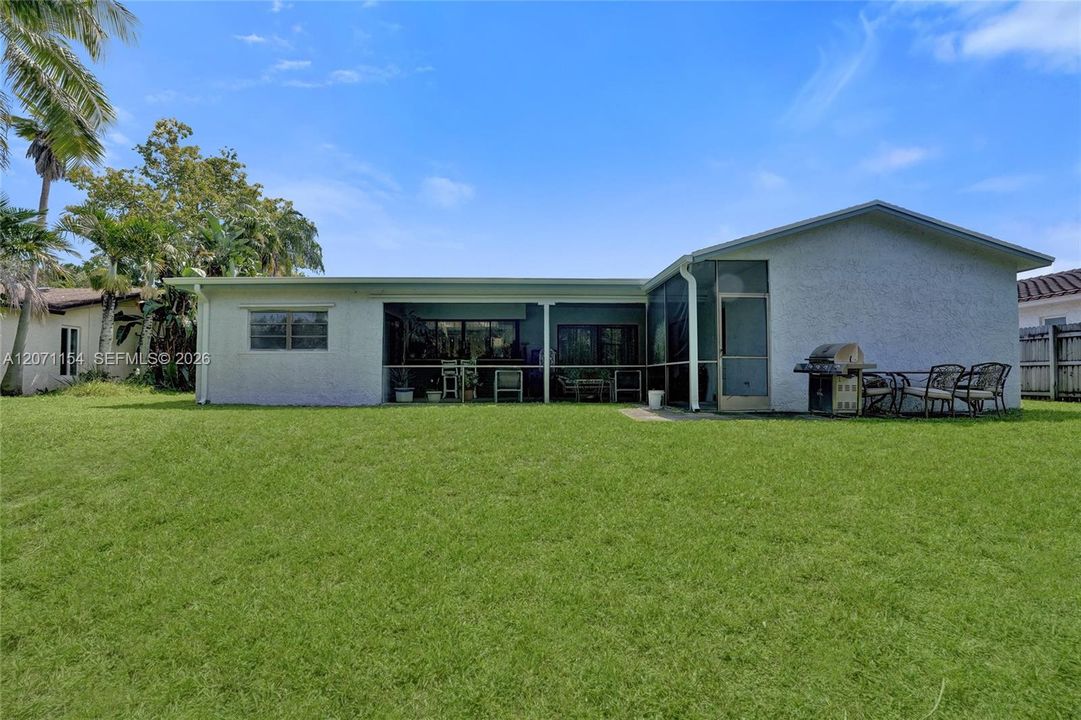 For Sale: $600,000 (3 beds, 2 baths, 1990 Square Feet)
