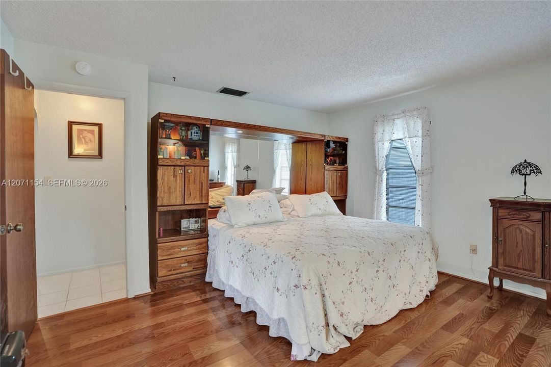 For Sale: $600,000 (3 beds, 2 baths, 1990 Square Feet)