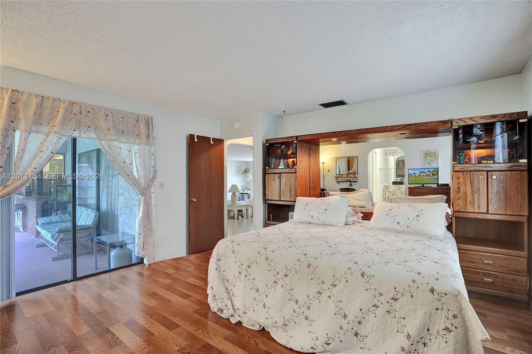 For Sale: $600,000 (3 beds, 2 baths, 1990 Square Feet)