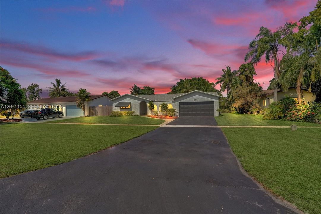 For Sale: $600,000 (3 beds, 2 baths, 1990 Square Feet)