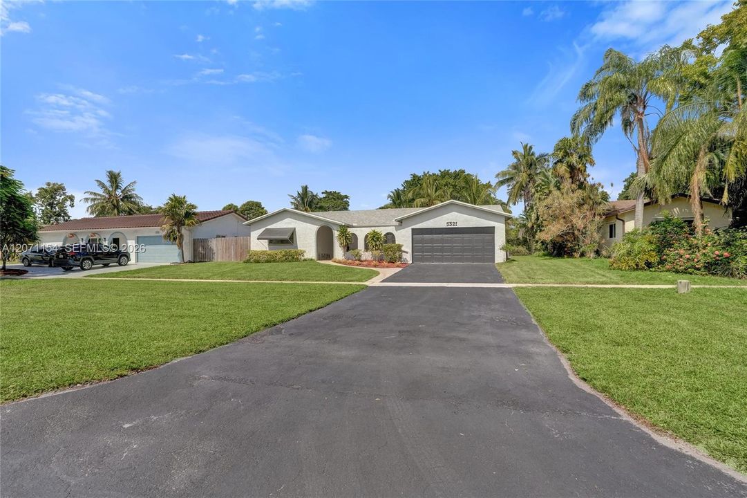 For Sale: $600,000 (3 beds, 2 baths, 1990 Square Feet)