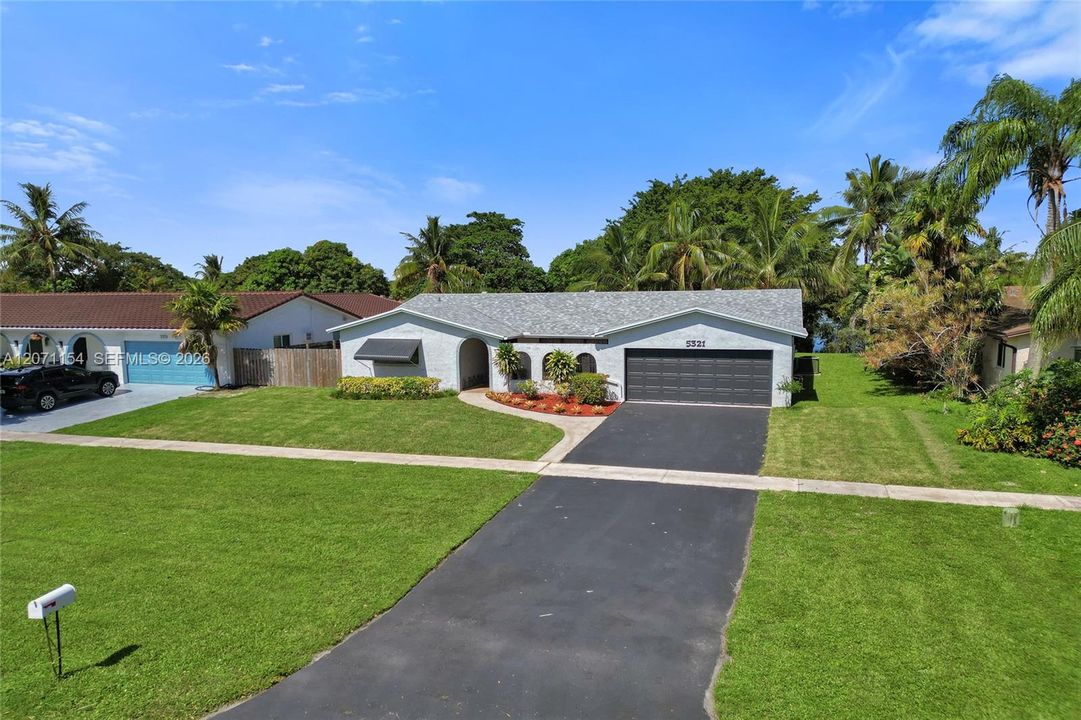 For Sale: $600,000 (3 beds, 2 baths, 1990 Square Feet)