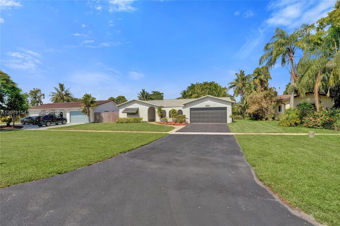 For Sale: $600,000 (3 beds, 2 baths, 1990 Square Feet)
