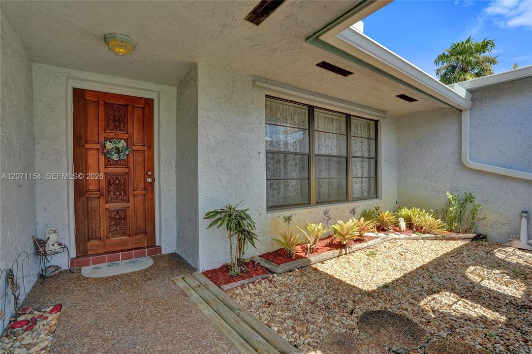 For Sale: $600,000 (3 beds, 2 baths, 1990 Square Feet)