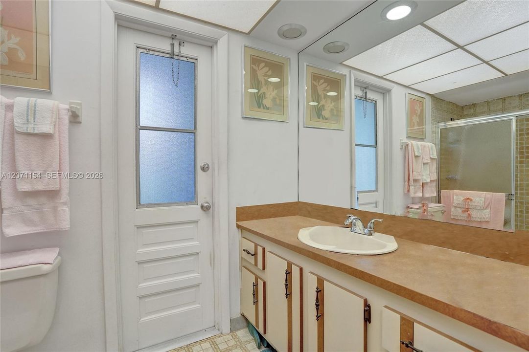 For Sale: $600,000 (3 beds, 2 baths, 1990 Square Feet)