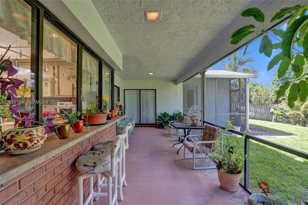 For Sale: $600,000 (3 beds, 2 baths, 1990 Square Feet)