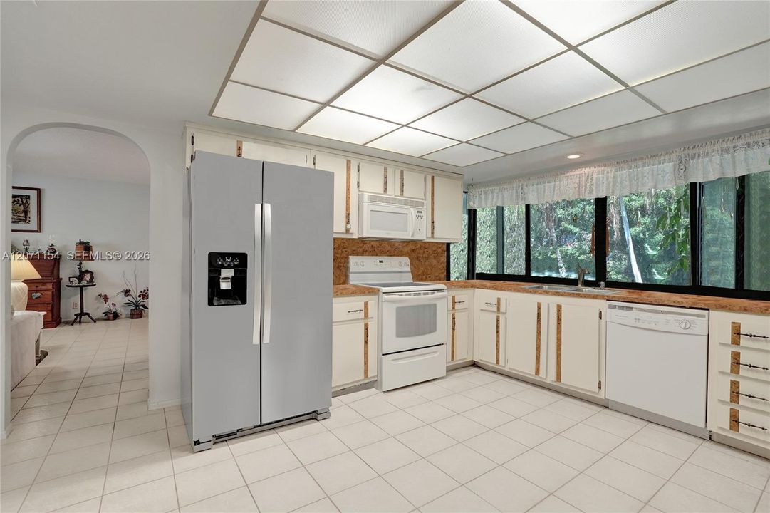 For Sale: $600,000 (3 beds, 2 baths, 1990 Square Feet)