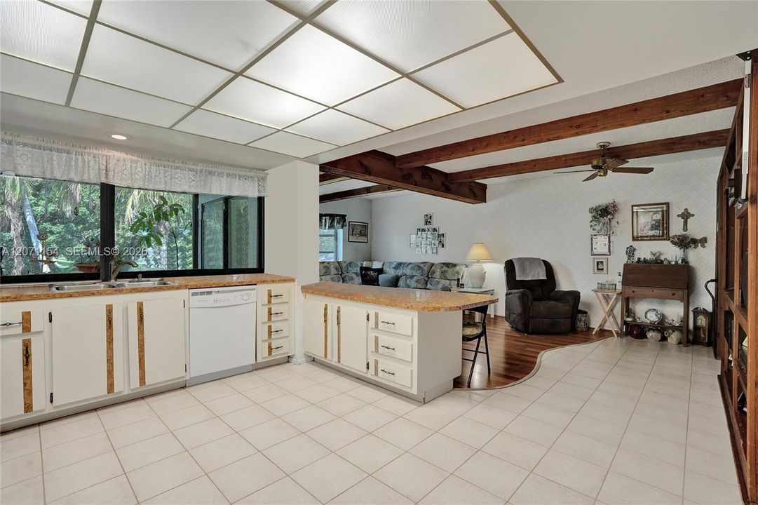 For Sale: $600,000 (3 beds, 2 baths, 1990 Square Feet)
