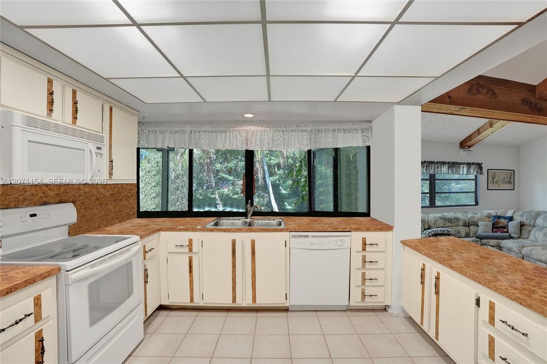 For Sale: $600,000 (3 beds, 2 baths, 1990 Square Feet)