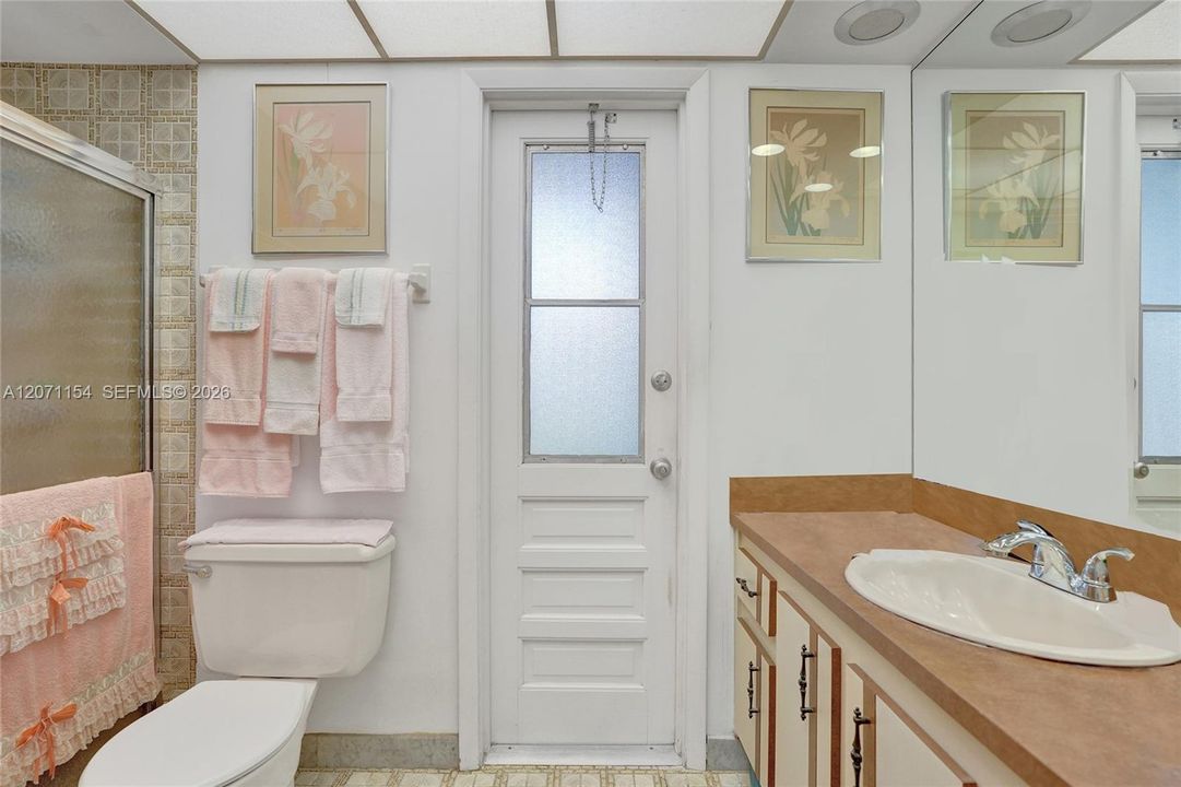 For Sale: $600,000 (3 beds, 2 baths, 1990 Square Feet)
