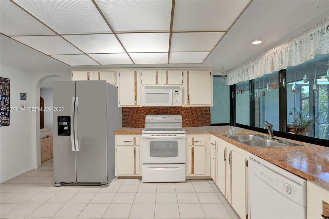 For Sale: $600,000 (3 beds, 2 baths, 1990 Square Feet)