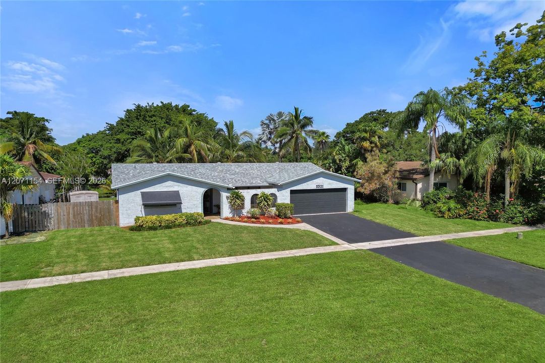 For Sale: $600,000 (3 beds, 2 baths, 1990 Square Feet)