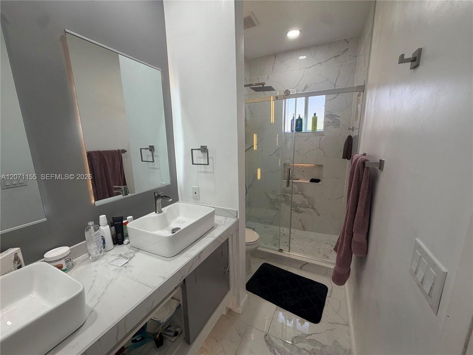 En Venta: $410,000 (3 camas, 2 baños, 1356 Pies cuadrados)