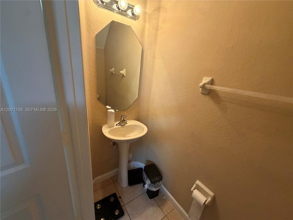 En Venta: $410,000 (3 camas, 2 baños, 1356 Pies cuadrados)
