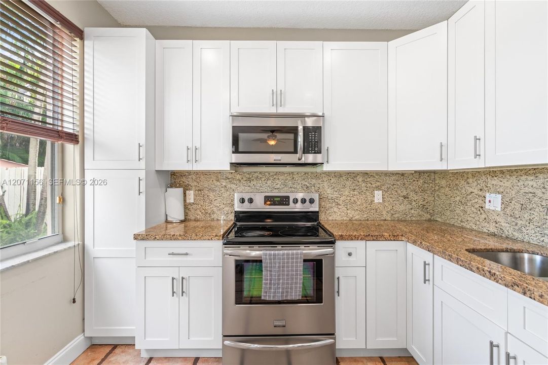 For Sale: $649,000 (3 beds, 3 baths, 1720 Square Feet)