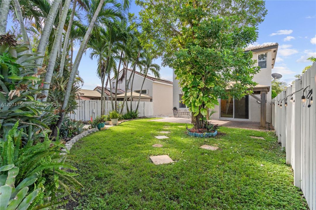 For Sale: $649,000 (3 beds, 3 baths, 1720 Square Feet)