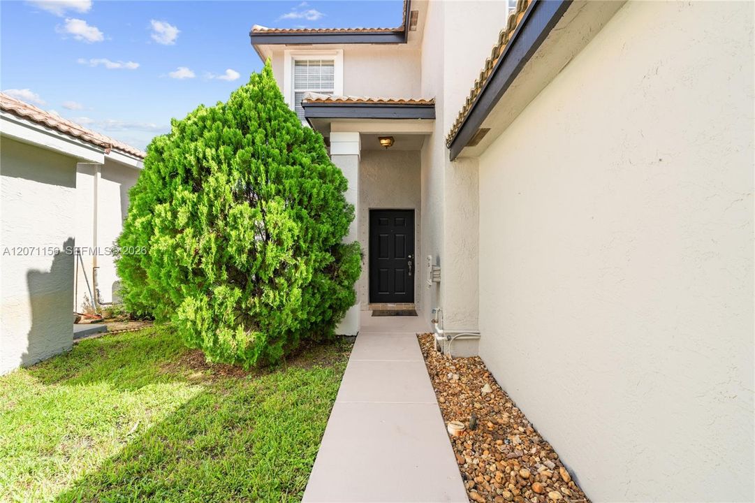 For Sale: $649,000 (3 beds, 3 baths, 1720 Square Feet)