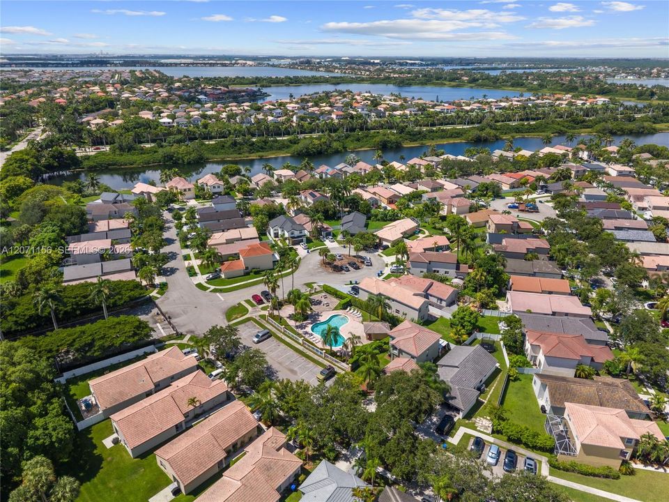 For Sale: $649,000 (3 beds, 3 baths, 1720 Square Feet)