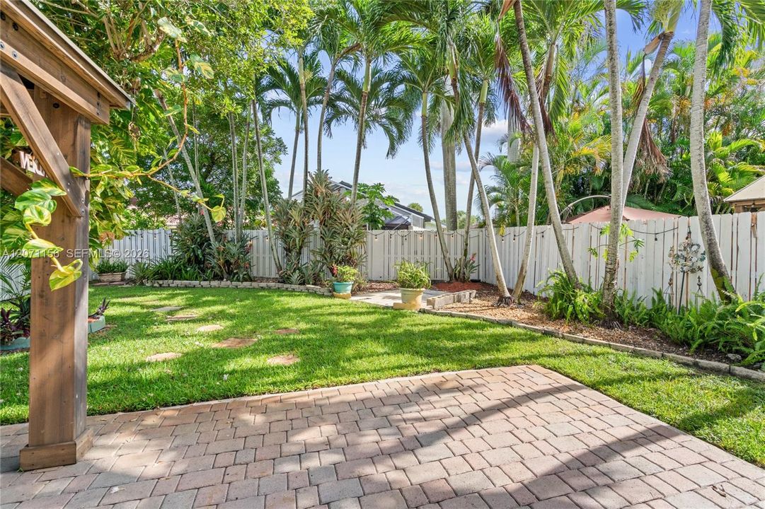 For Sale: $649,000 (3 beds, 3 baths, 1720 Square Feet)