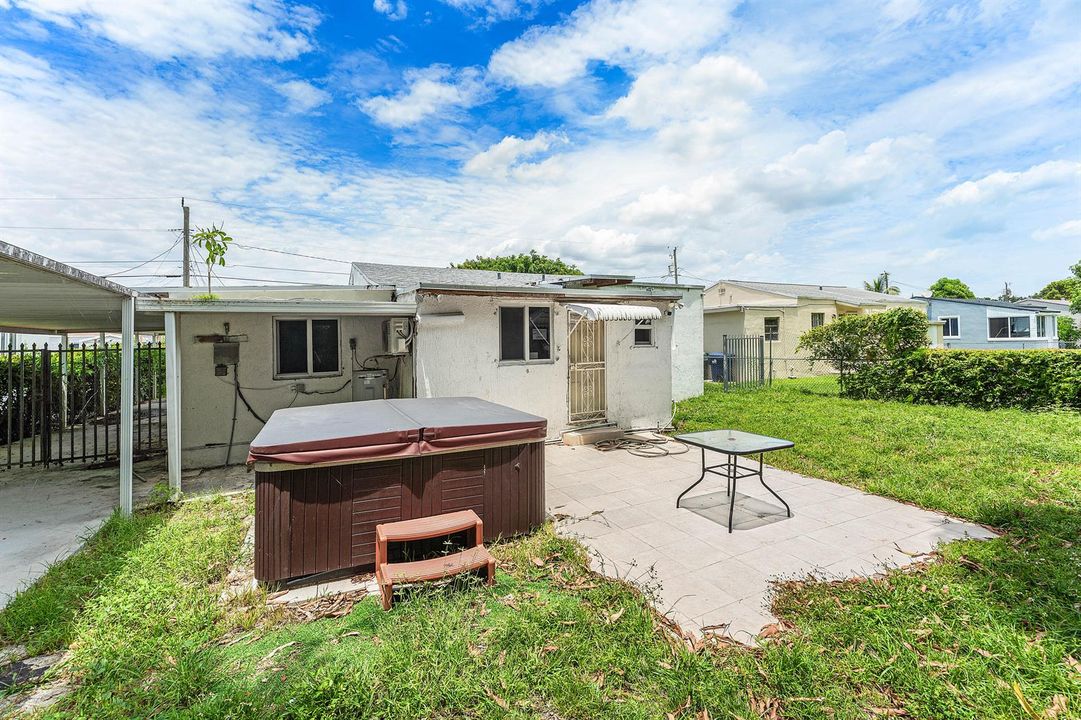 031-2030Northwest43rdStreet-Miami-FL-331