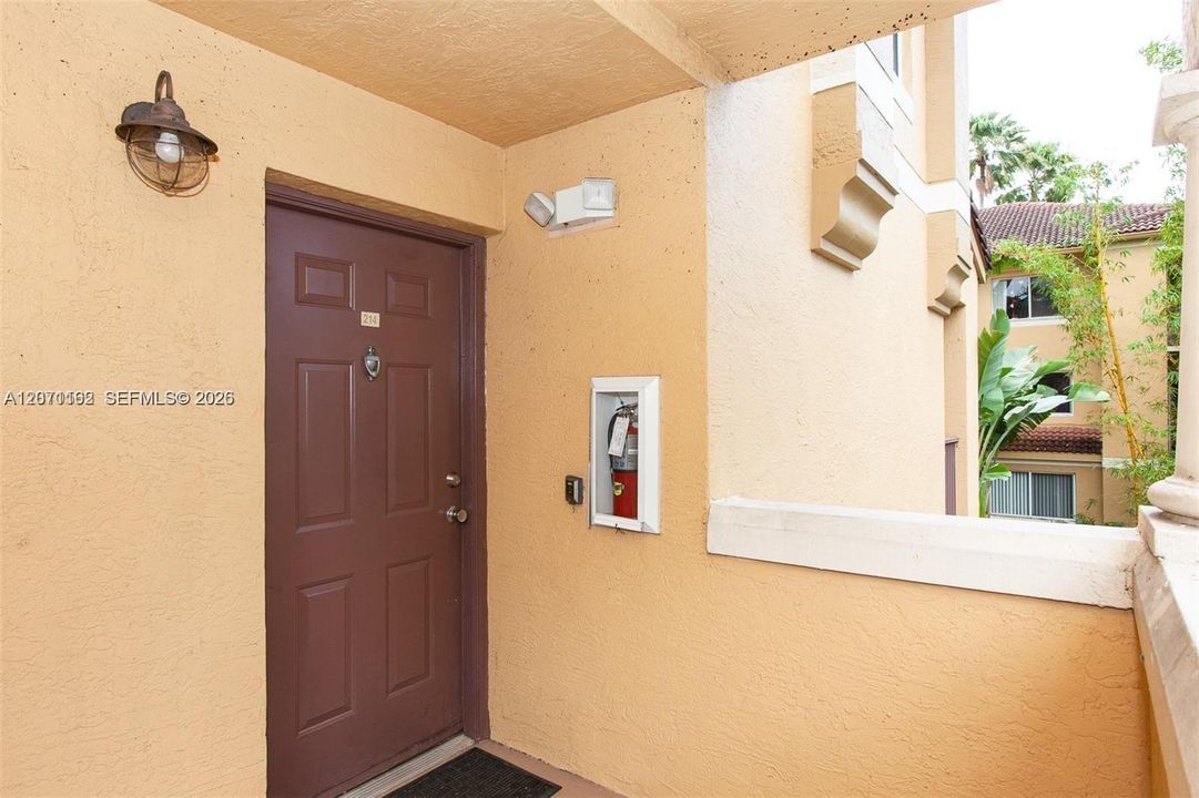 For Sale: $230,000 (2 beds, 2 baths, 1316 Square Feet)