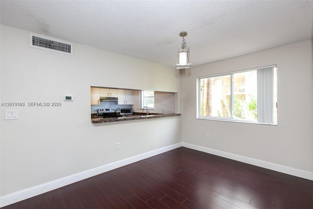 For Sale: $230,000 (2 beds, 2 baths, 1316 Square Feet)