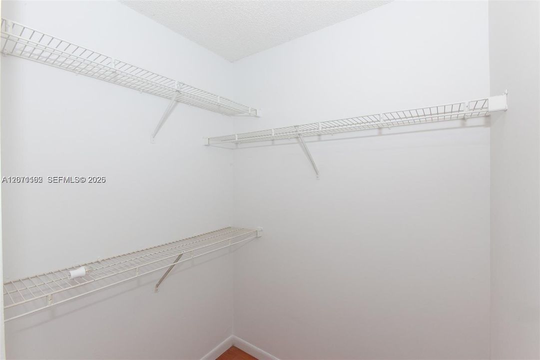 For Sale: $230,000 (2 beds, 2 baths, 1316 Square Feet)