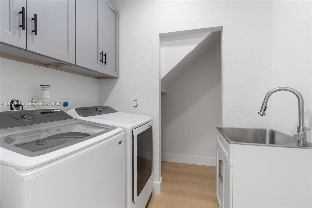 For Sale: $849,900 (4 beds, 3 baths, 2325 Square Feet)