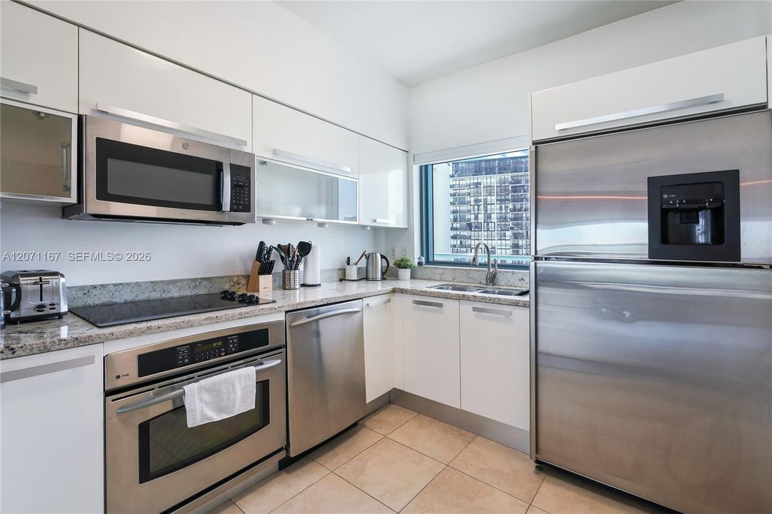 For Rent: $4,500 (2 beds, 2 baths, 1158 Square Feet)