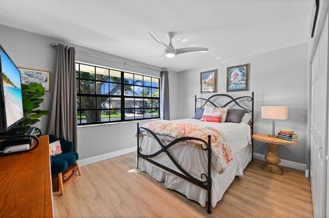 17 Bedroom 01