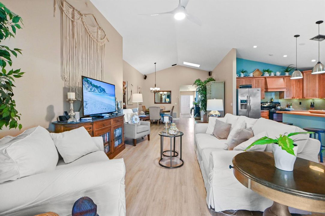 07 Living Room 04