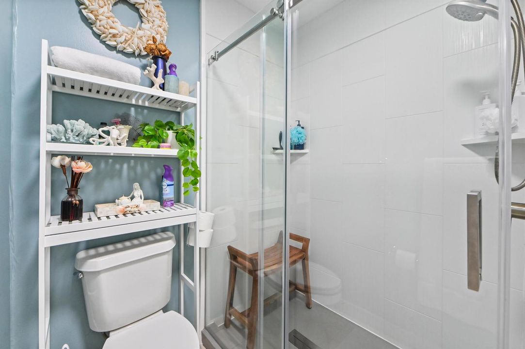 29 Bathroom 01