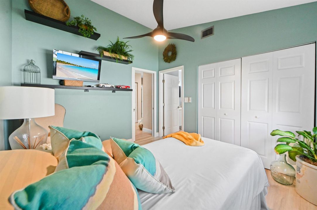 20 Bedroom 02