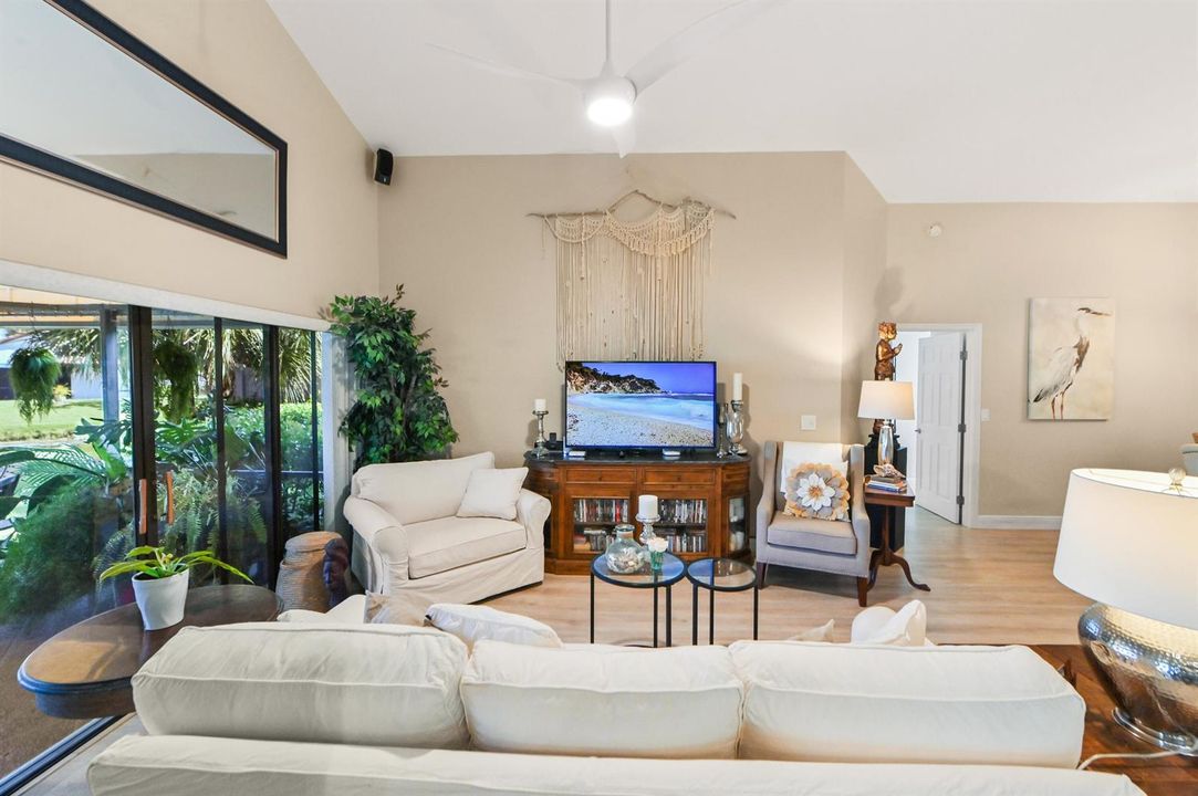 06 Living Room 03