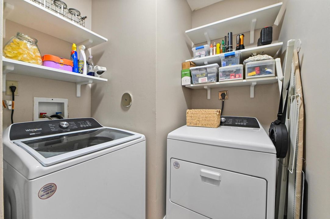 24 laundry room 01