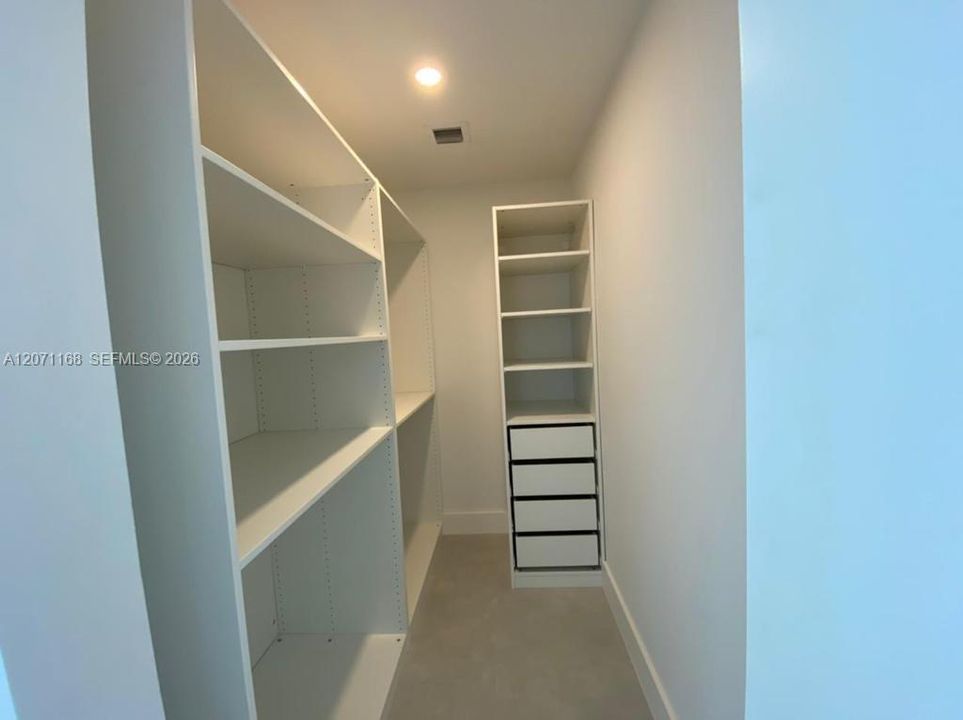 For Sale: $510,000 (2 beds, 2 baths, 1032 Square Feet)