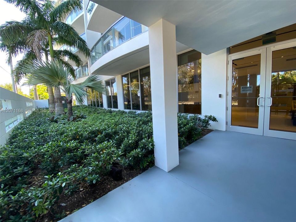 For Sale: $510,000 (2 beds, 2 baths, 1032 Square Feet)