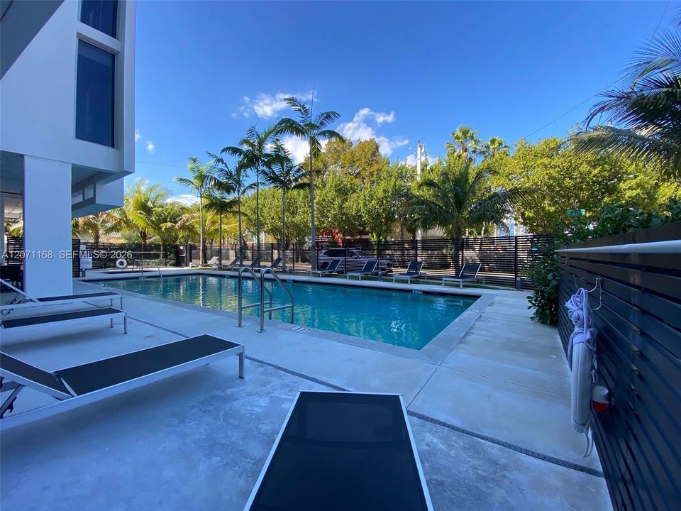 For Sale: $510,000 (2 beds, 2 baths, 1032 Square Feet)