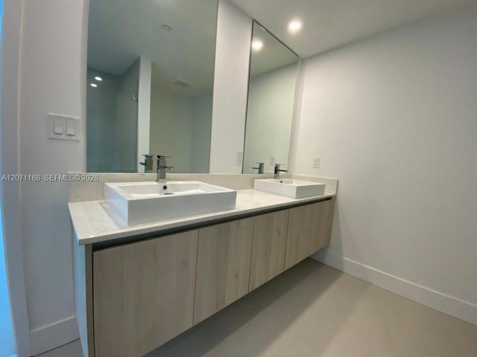 For Sale: $510,000 (2 beds, 2 baths, 1032 Square Feet)