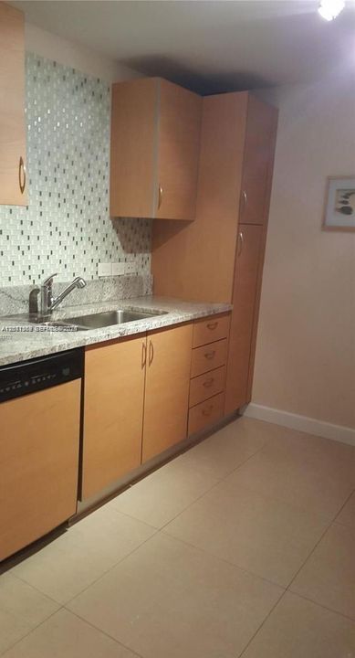В аренду: $2,850 (2 спален, 2 ванн, 1174 Квадратных фут)