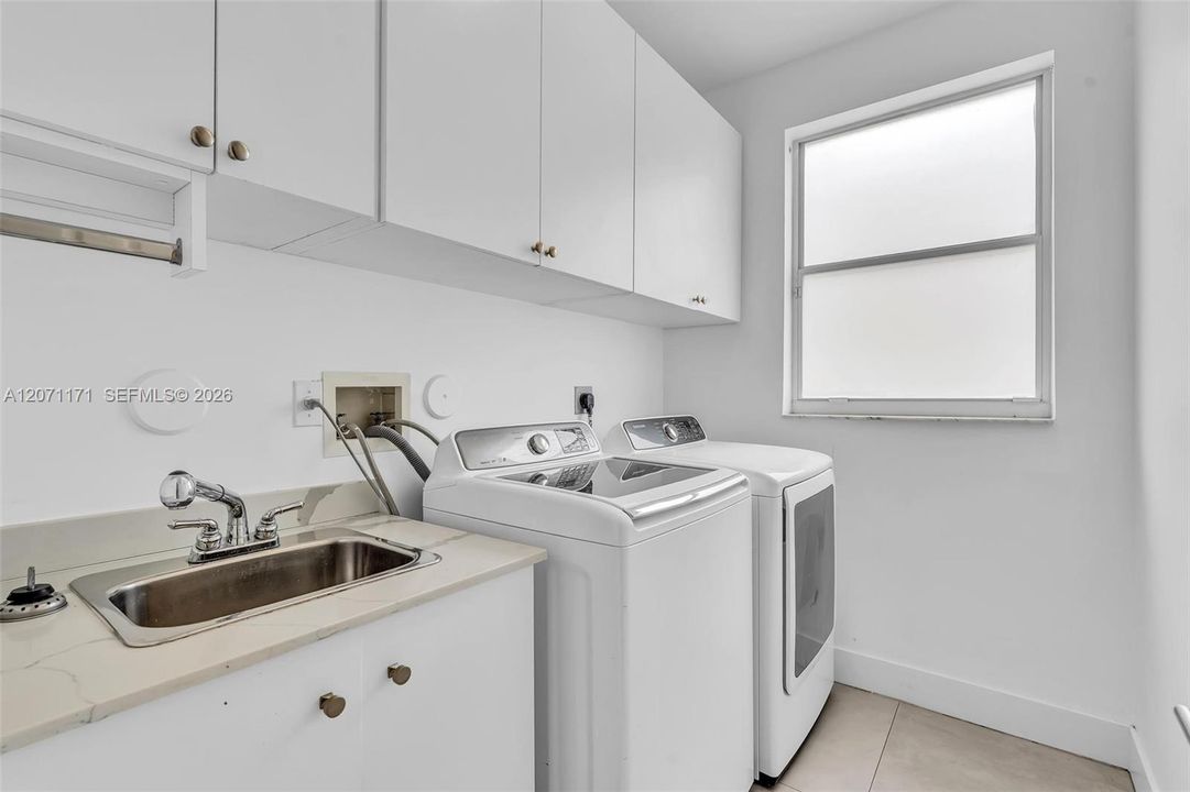 For Rent: $8,750 (4 beds, 3 baths, 3200 Square Feet)