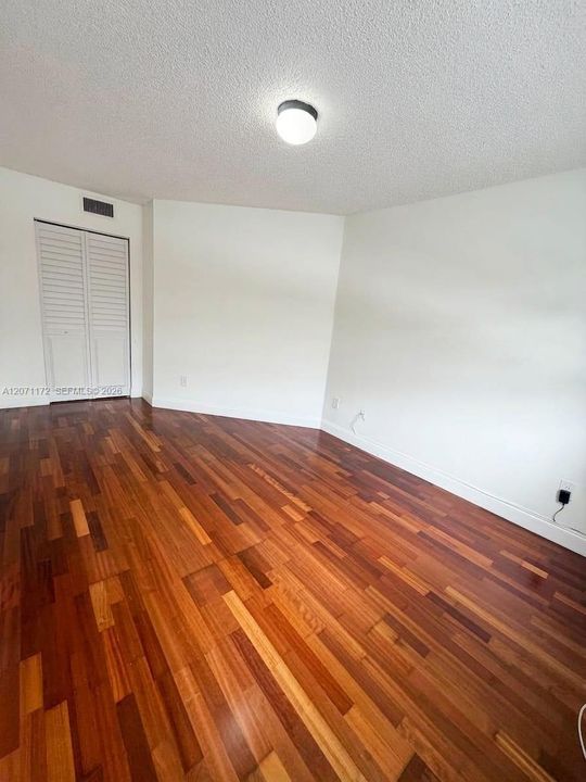 For Rent: $3,000 (3 beds, 2 baths, 1084 Square Feet)