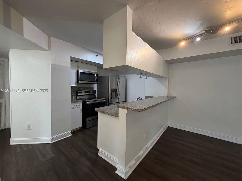 For Rent: $3,000 (3 beds, 2 baths, 1084 Square Feet)