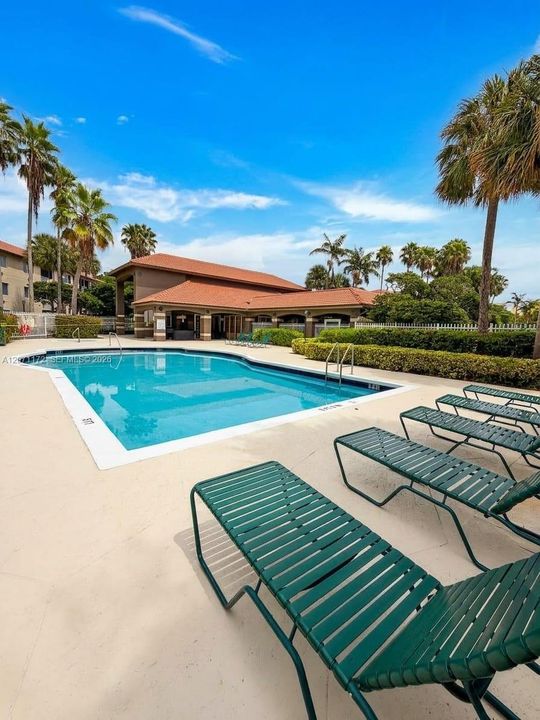 For Rent: $3,000 (3 beds, 2 baths, 1084 Square Feet)