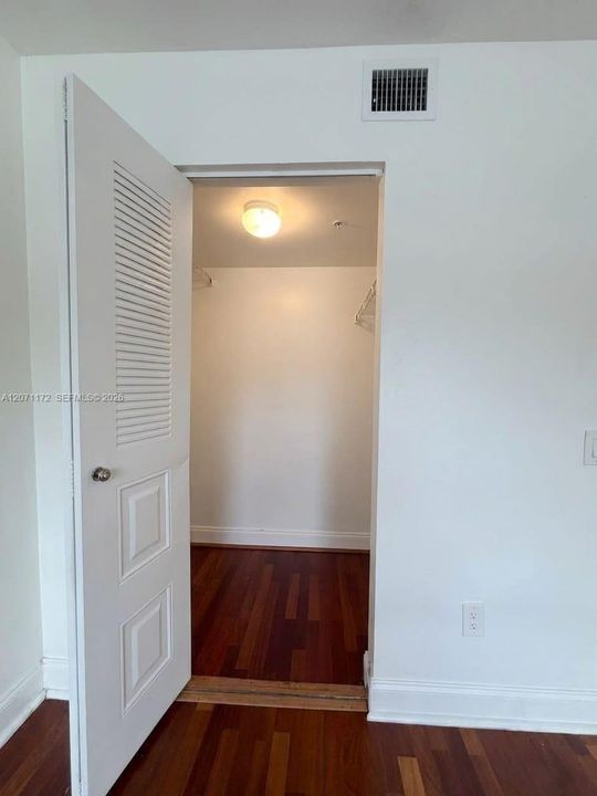 For Rent: $3,000 (3 beds, 2 baths, 1084 Square Feet)