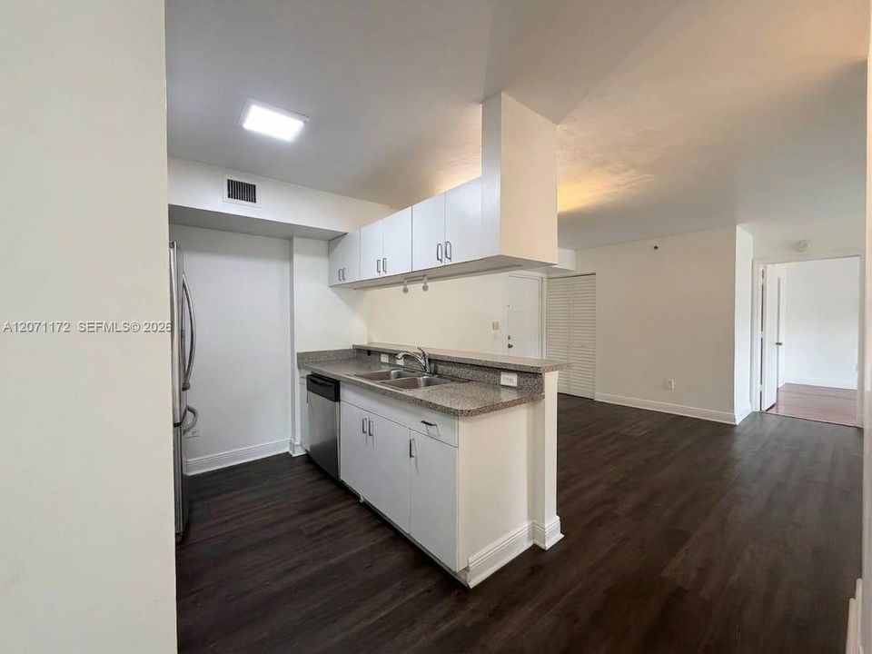 For Rent: $3,000 (3 beds, 2 baths, 1084 Square Feet)
